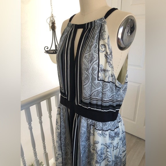 VINCE CAMUTO Maxi dress. - Picture 3 of 16